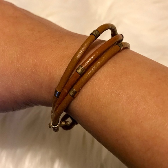Small caramel leather bracelet with gold accents - Picture 1 of 6